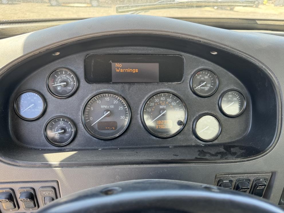 Image for 2016 Peterbilt 348 T/A Fuel & Lube Truck