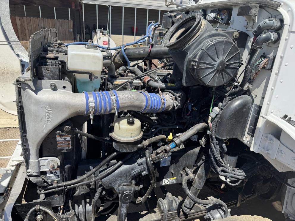 Image for 2016 Peterbilt 348 T/A Fuel & Lube Truck
