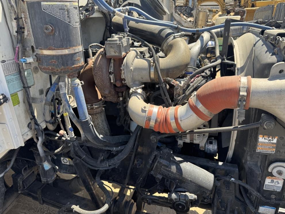 Image for 2016 Peterbilt 348 T/A Fuel & Lube Truck