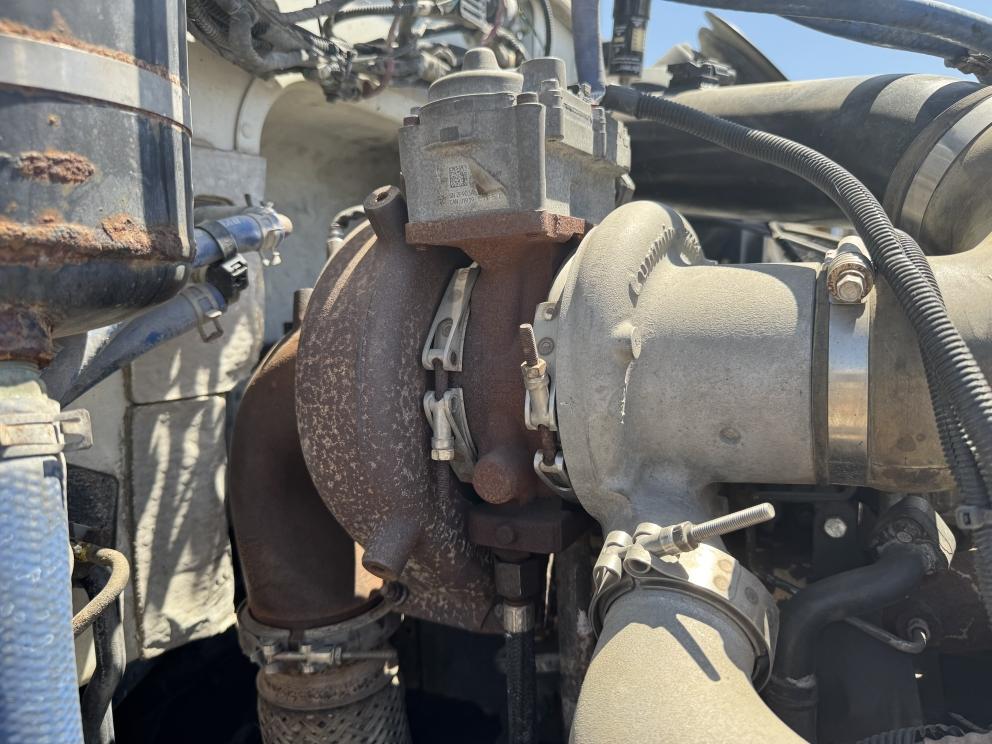 Image for 2016 Peterbilt 348 T/A Fuel & Lube Truck