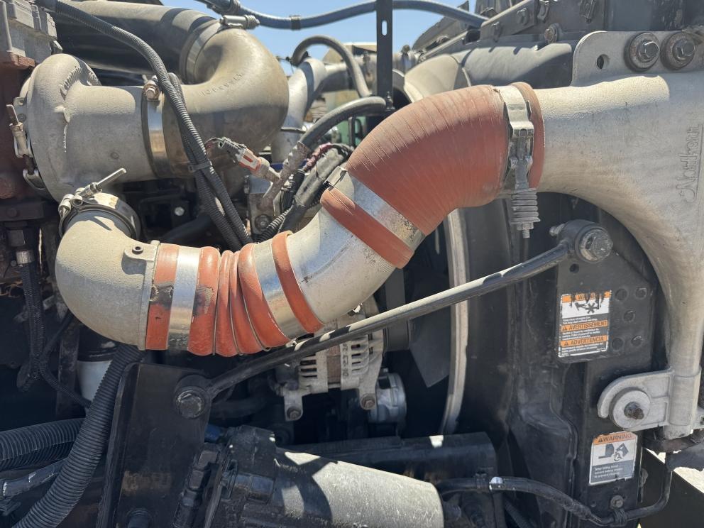 Image for 2016 Peterbilt 348 T/A Fuel & Lube Truck