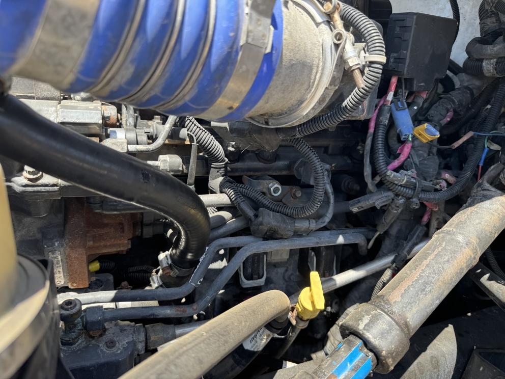 Image for 2016 Peterbilt 348 T/A Fuel & Lube Truck