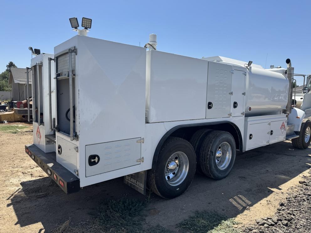 Image for 2016 Peterbilt 348 T/A Fuel & Lube Truck