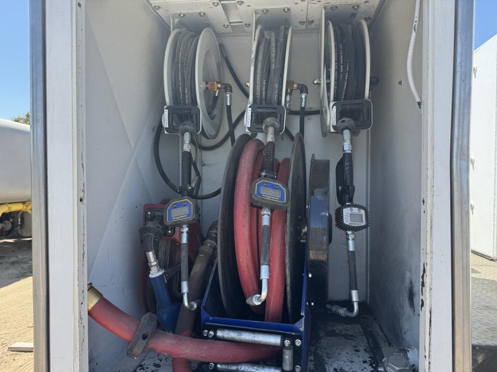 Image for 2016 Peterbilt 348 T/A Fuel & Lube Truck