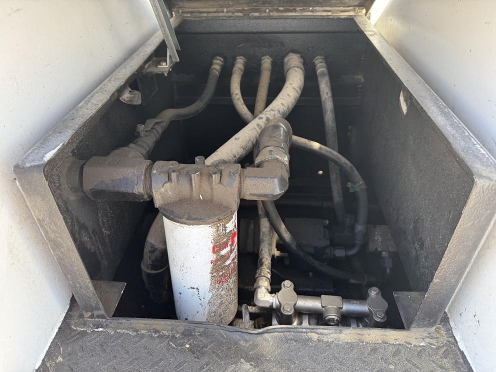 Image for 2016 Peterbilt 348 T/A Fuel & Lube Truck
