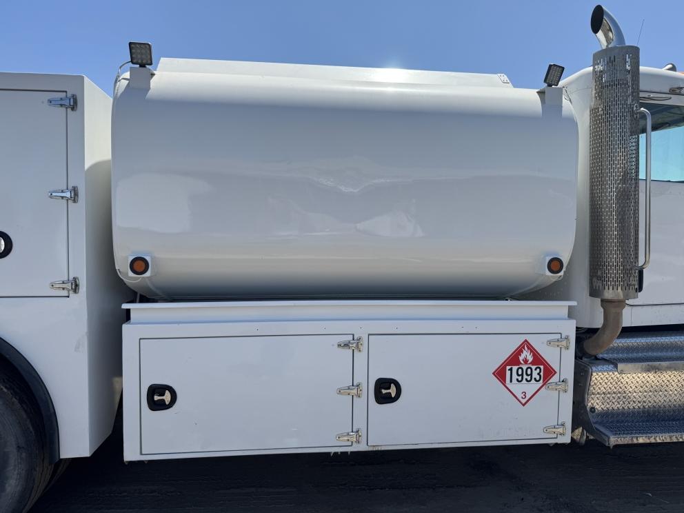 Image for 2016 Peterbilt 348 T/A Fuel & Lube Truck