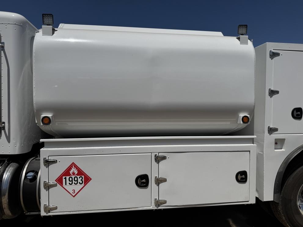 Image for 2016 Peterbilt 348 T/A Fuel & Lube Truck