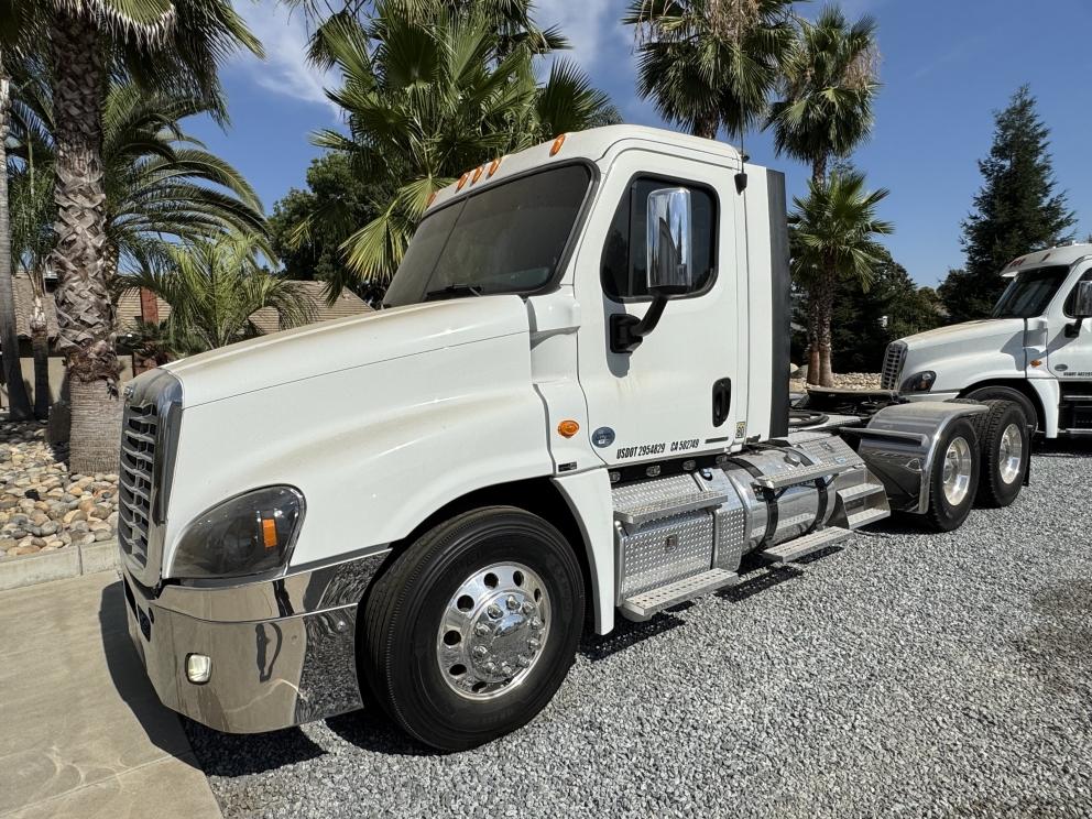 Image for 2011 Freightliner Cascadia T/A Truck Tractor