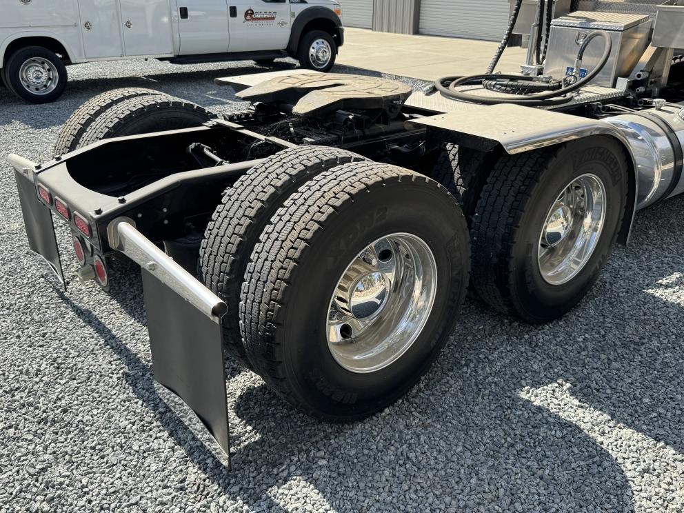 Image for 2011 Freightliner Cascadia T/A Truck Tractor