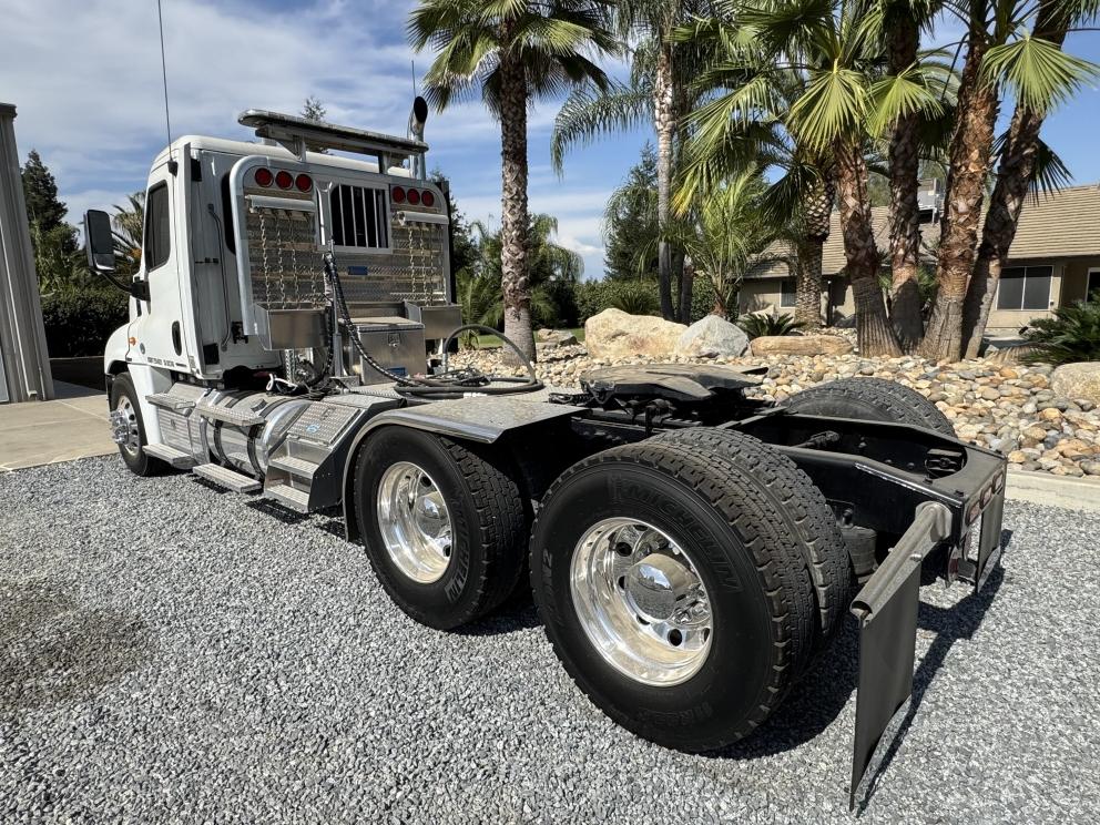 Image for 2011 Freightliner Cascadia T/A Truck Tractor