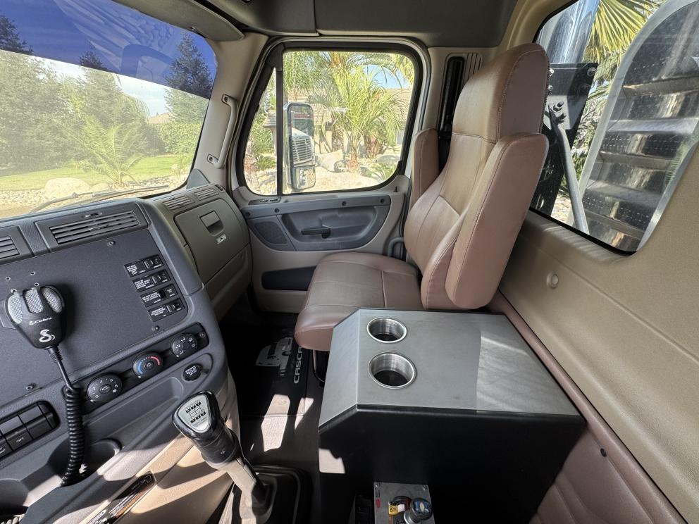Image for 2011 Freightliner Cascadia T/A Truck Tractor