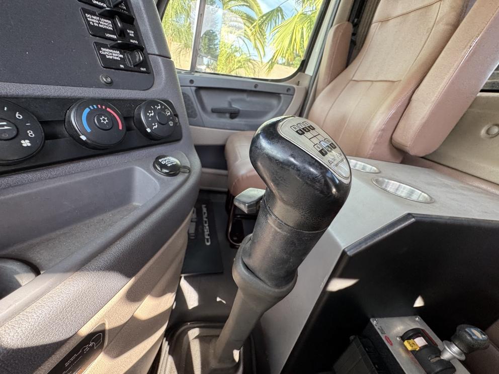 Image for 2011 Freightliner Cascadia T/A Truck Tractor