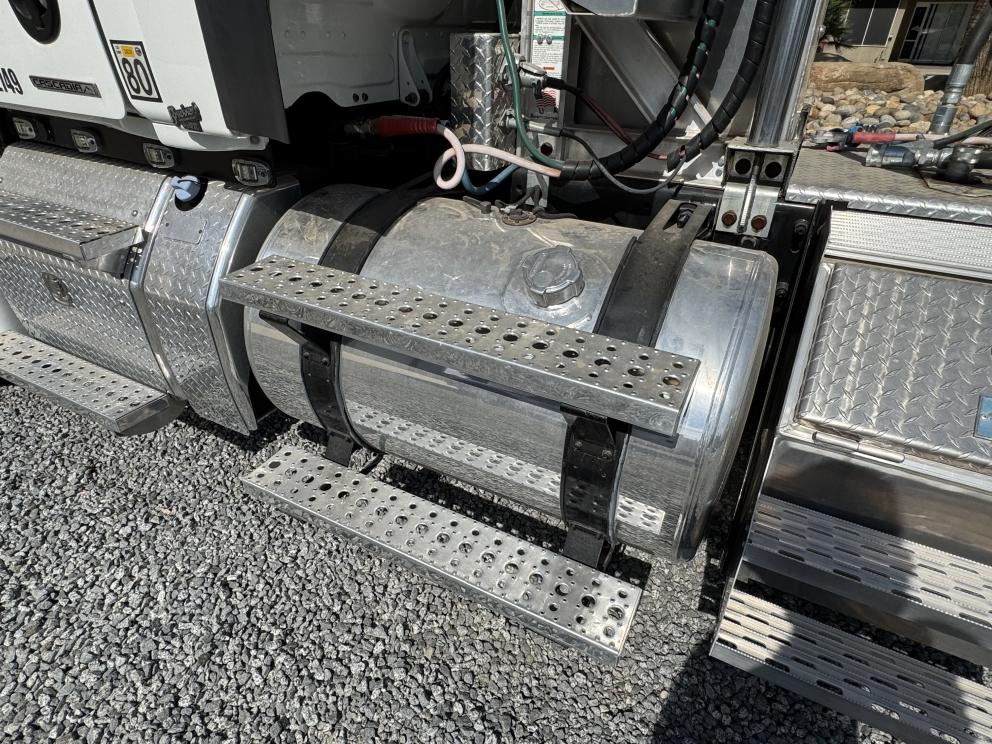 Image for 2011 Freightliner Cascadia T/A Truck Tractor