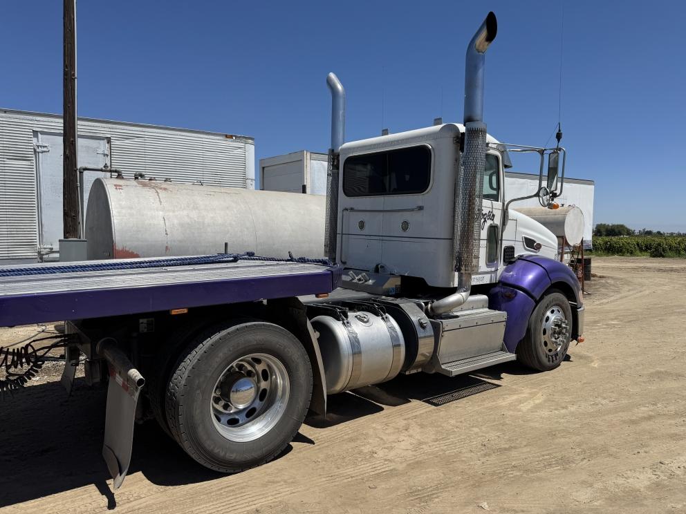 Image for 2014 Peterbilt 384 S/A Truck Tractor