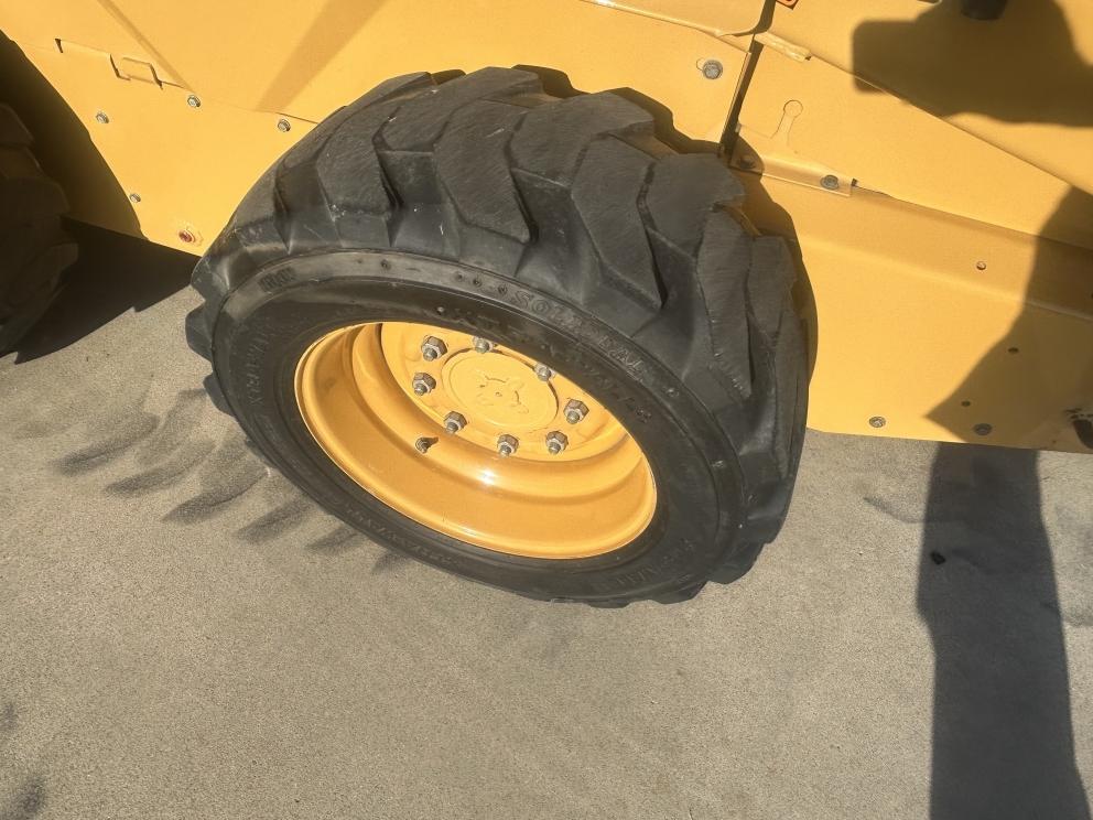 Image for 1996 New Holland LX665 Skid Steer Loader