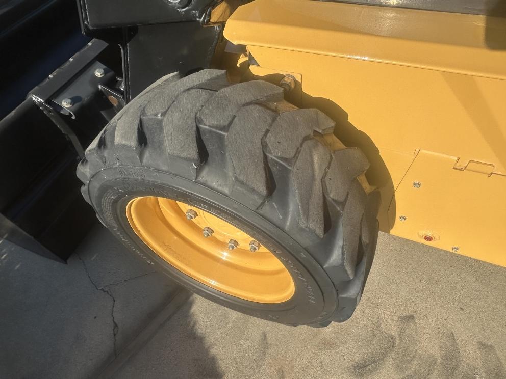 Image for 1996 New Holland LX665 Skid Steer Loader