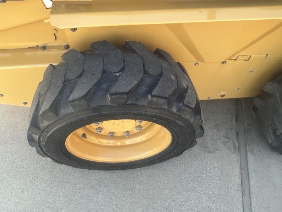 Image for 1996 New Holland LX665 Skid Steer Loader