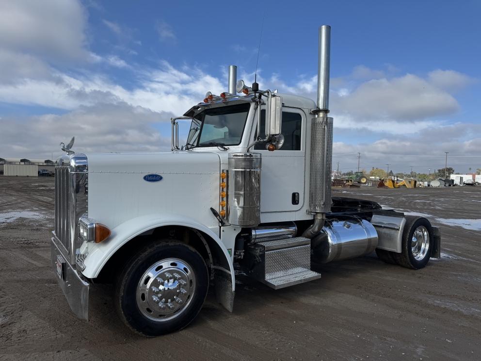 Image for 2006 Peterbilt 379 S/A Day Cab Truck Tractor