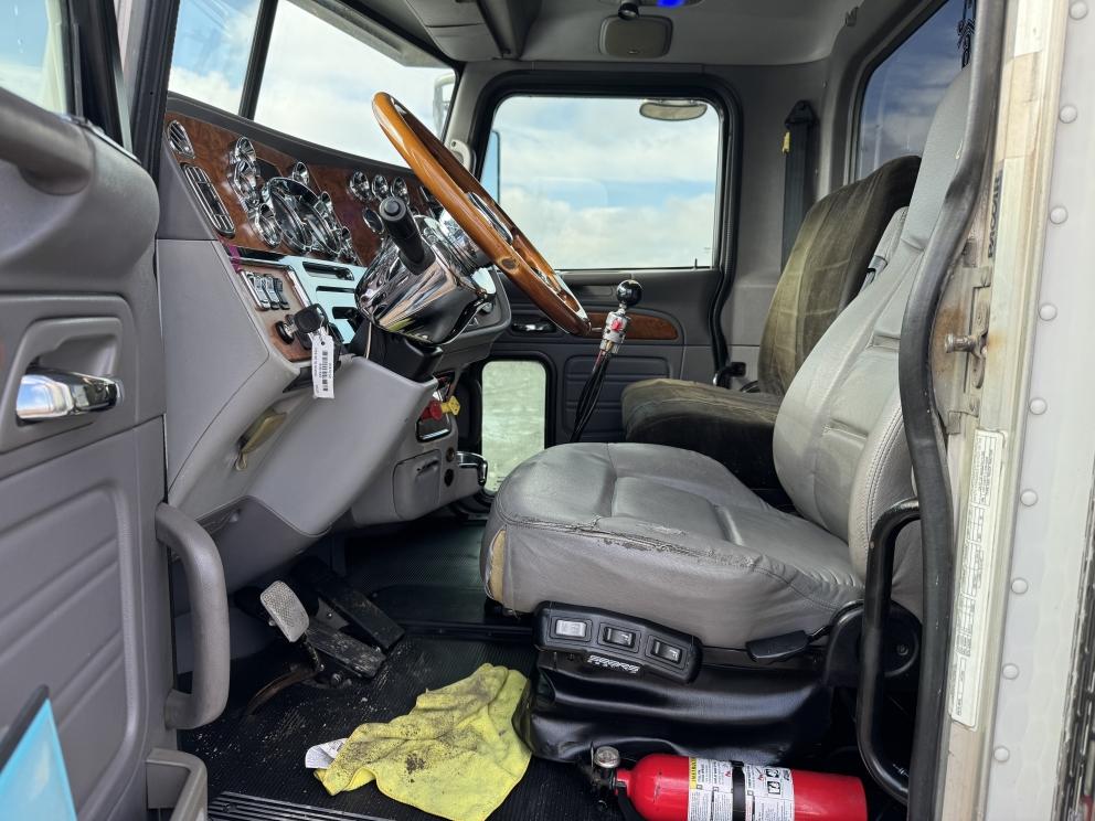 Image for 2006 Peterbilt 379 S/A Day Cab Truck Tractor