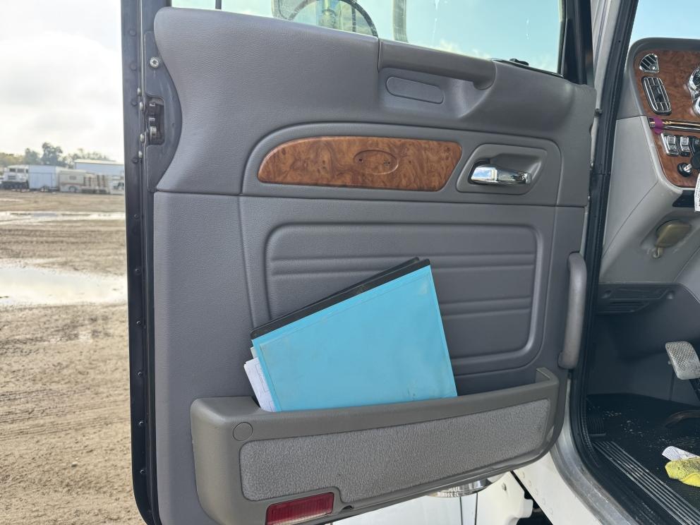 Image for 2006 Peterbilt 379 S/A Day Cab Truck Tractor