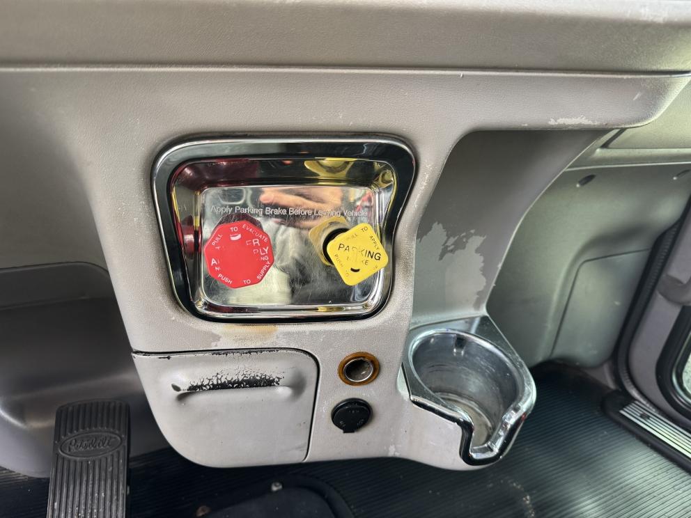 Image for 2006 Peterbilt 379 S/A Day Cab Truck Tractor