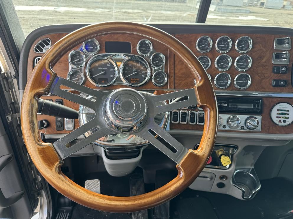 Image for 2006 Peterbilt 379 S/A Day Cab Truck Tractor