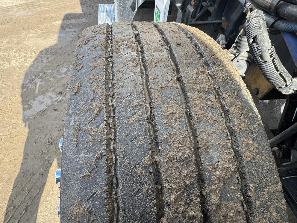 Image for 2006 Peterbilt 379 S/A Day Cab Truck Tractor