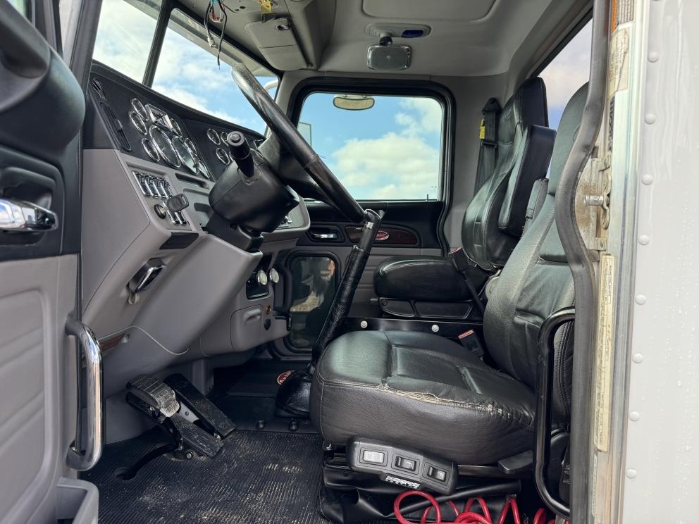 Image for 2016 Peterbilt 367 T/A Day Cab Heavy Haul Truck Tractor