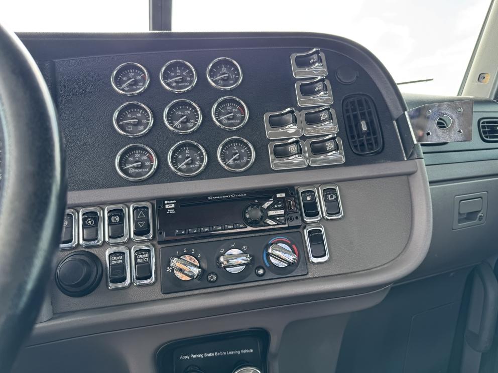 Image for 2016 Peterbilt 367 T/A Day Cab Heavy Haul Truck Tractor