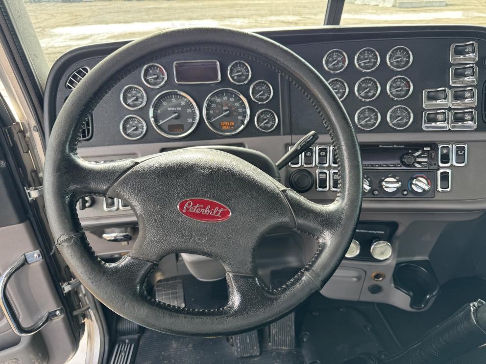 Image for 2016 Peterbilt 367 T/A Day Cab Heavy Haul Truck Tractor