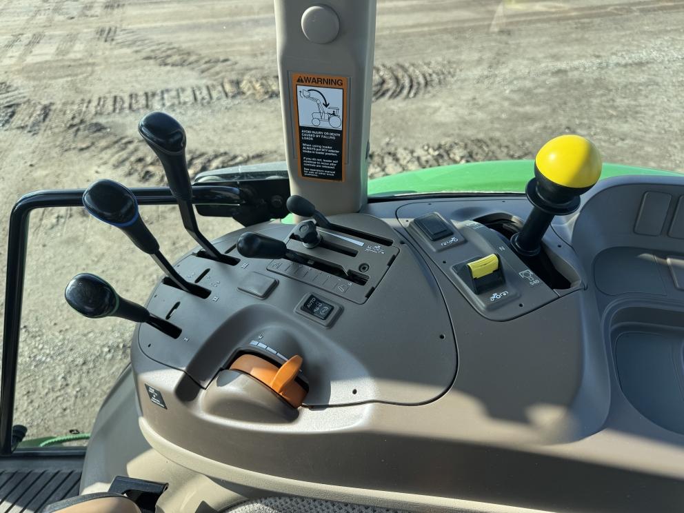 Image for 2019 John Deere 5115M Wheel Tractor