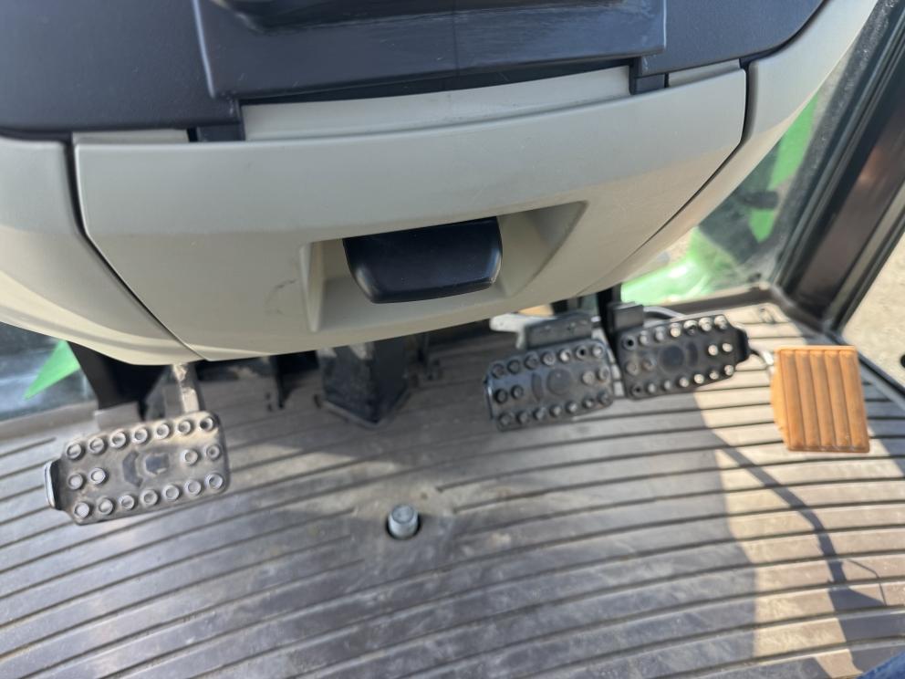 Image for 2019 John Deere 5115M Wheel Tractor