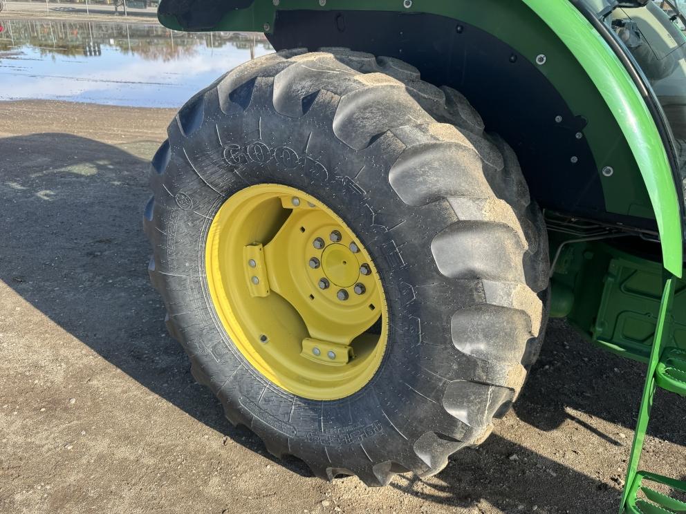 Image for 2019 John Deere 5115M Wheel Tractor