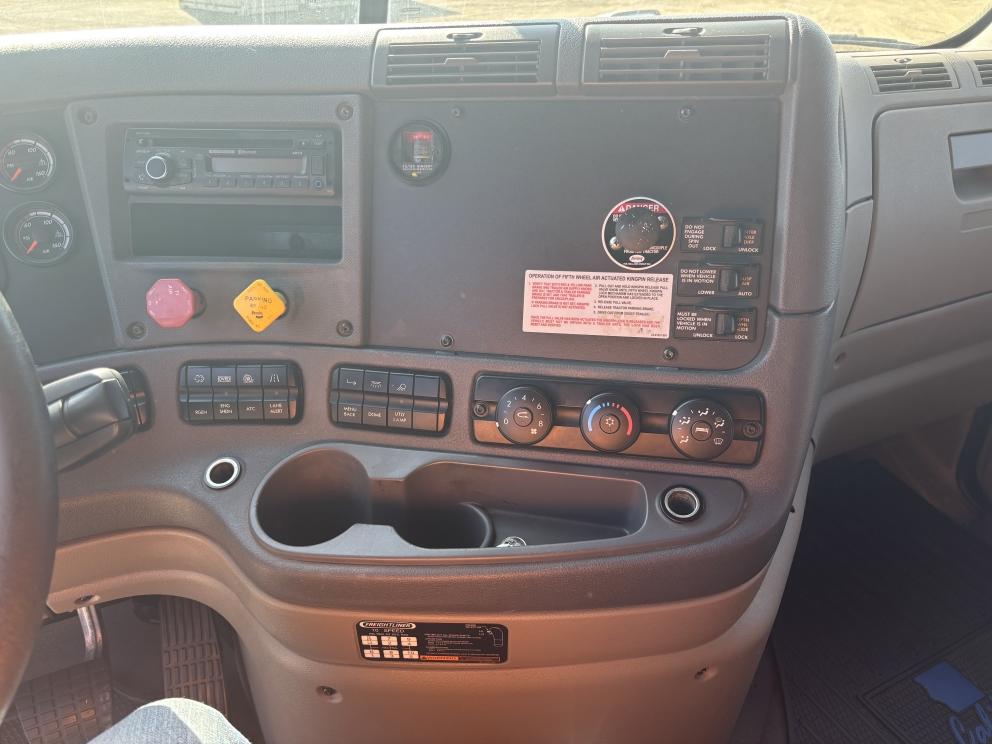 Image for 2016 Freightliner Cascadia T/A Sleeper Truck