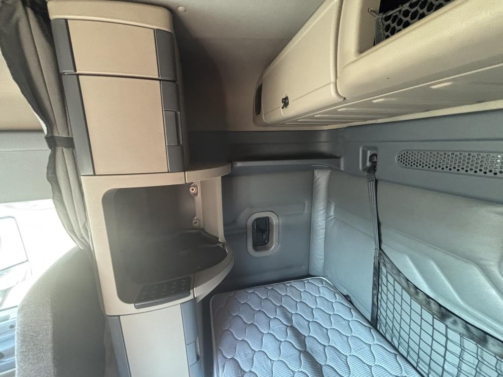 Image for 2016 Freightliner Cascadia T/A Sleeper Truck