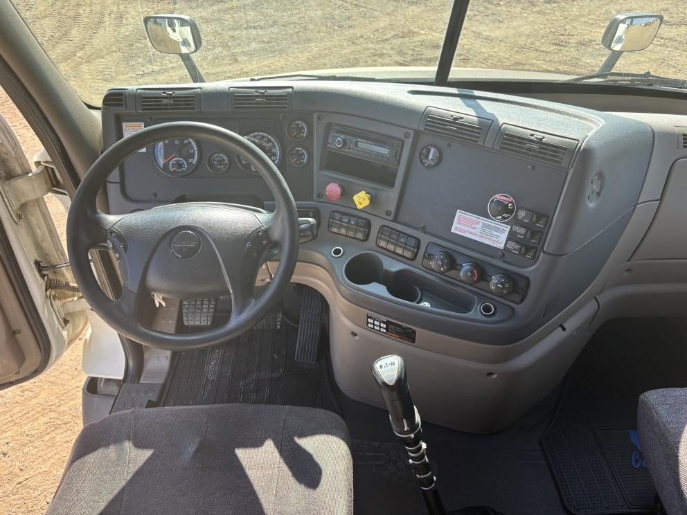 Image for 2016 Freightliner Cascadia T/A Sleeper Truck