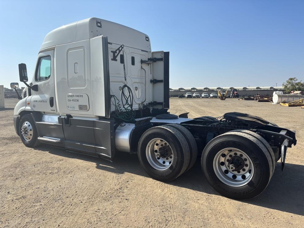 Image for 2016 Freightliner Cascadia T/A Sleeper Truck