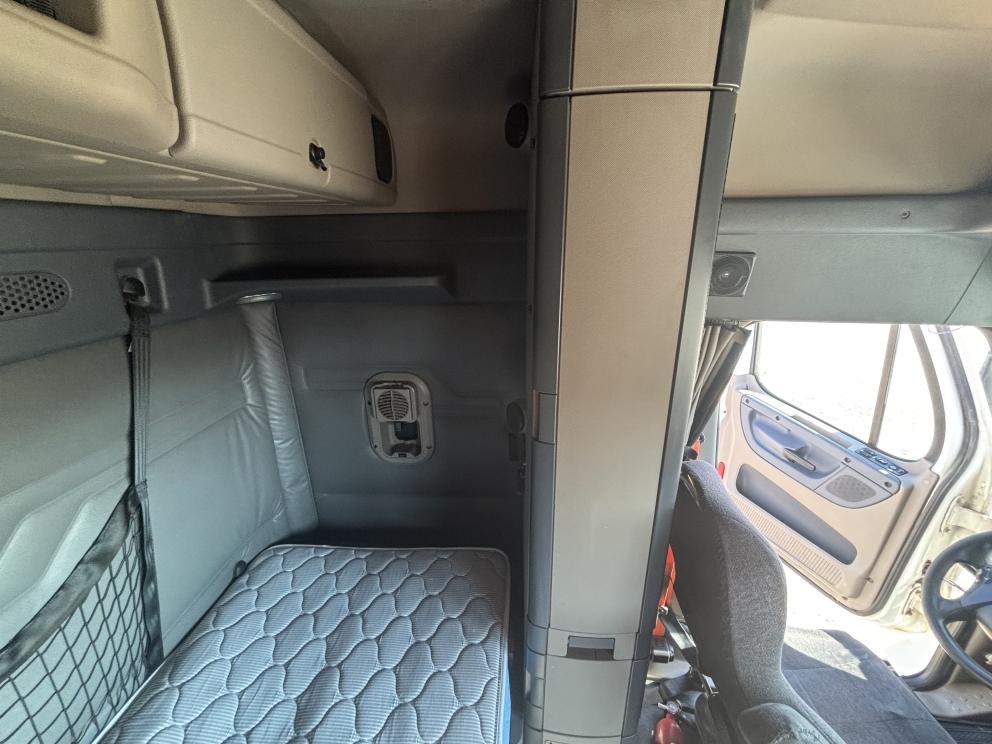 Image for 2016 Freightliner Cascadia T/A Sleeper Truck