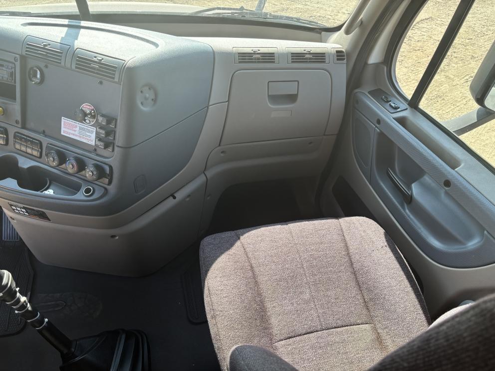 Image for 2016 Freightliner Cascadia T/A Sleeper Truck