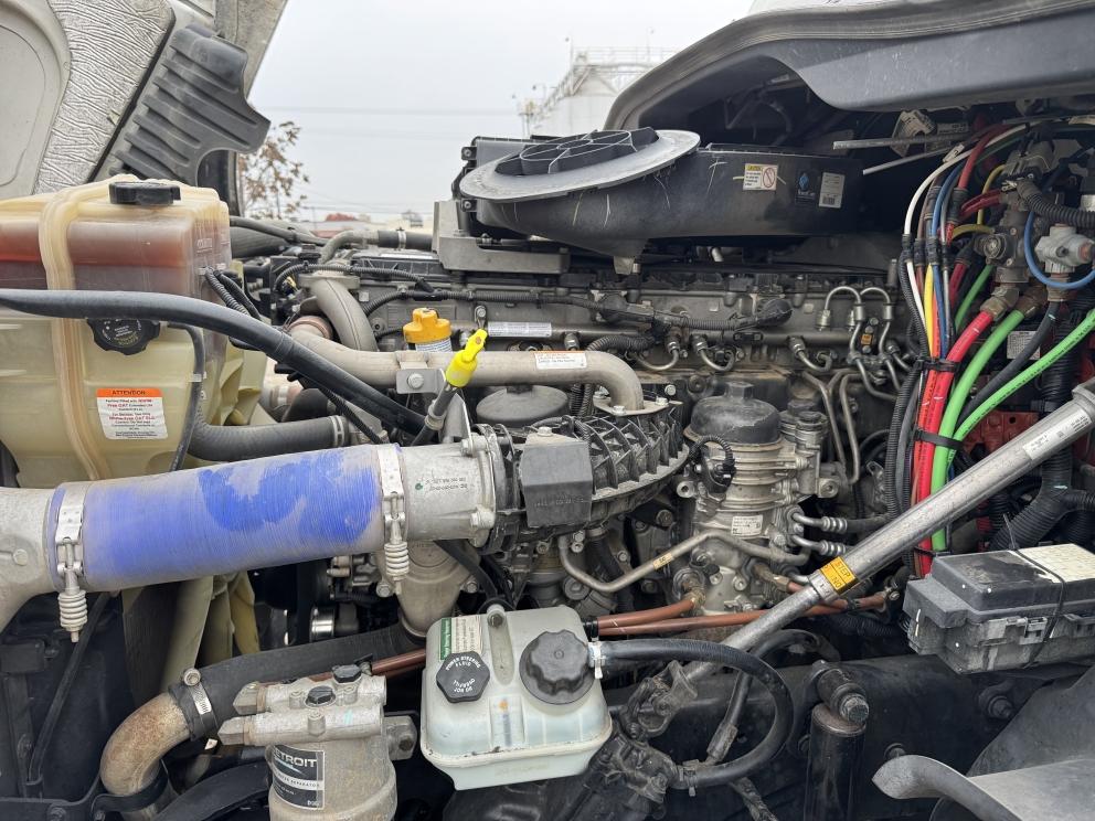 Image for 2020 Frieghtliner Cascadia & 2021 Brazos Semi Bottom