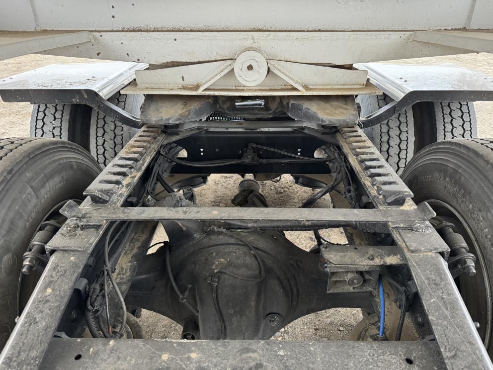 Image for 2020 Frieghtliner Cascadia & 2021 Brazos Semi Bottom