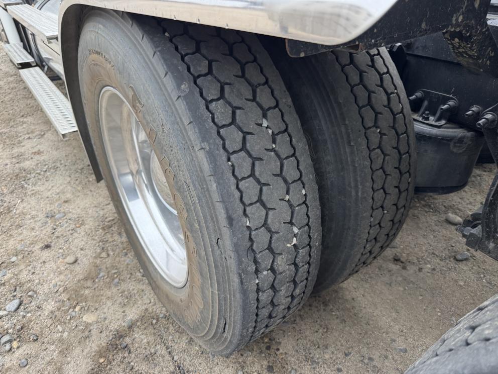 Image for 2020 Frieghtliner Cascadia & 2021 Brazos Semi Bottom