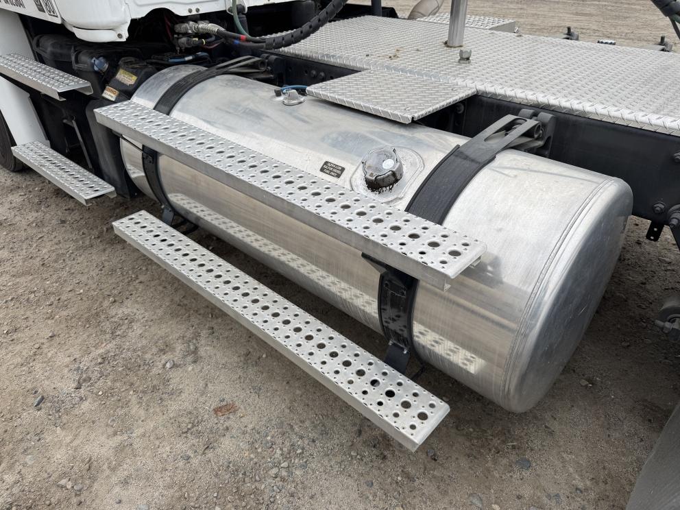 Image for 2020 Frieghtliner Cascadia & 2021 Brazos Semi Bottom