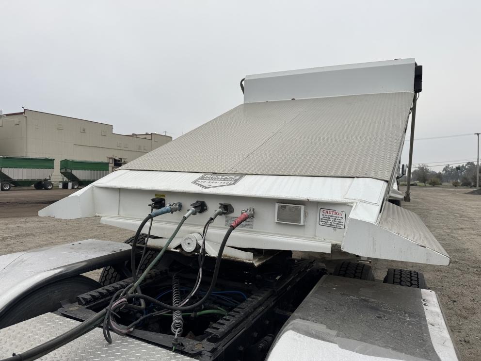 Image for 2020 Frieghtliner Cascadia & 2021 Brazos Semi Bottom