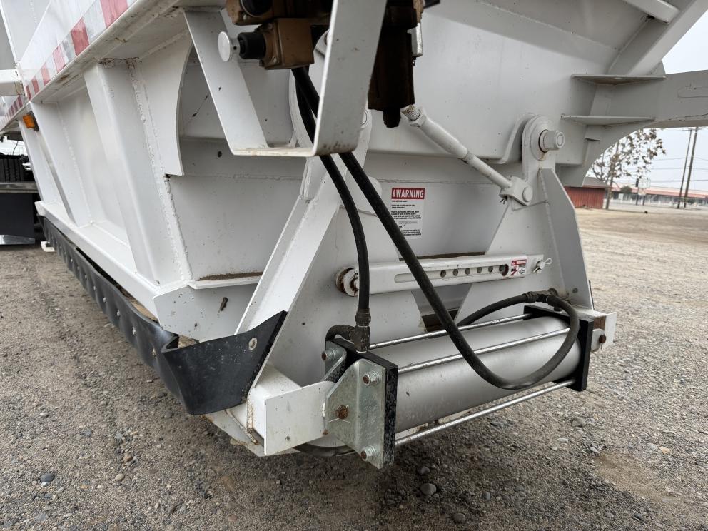 Image for 2020 Frieghtliner Cascadia & 2021 Brazos Semi Bottom