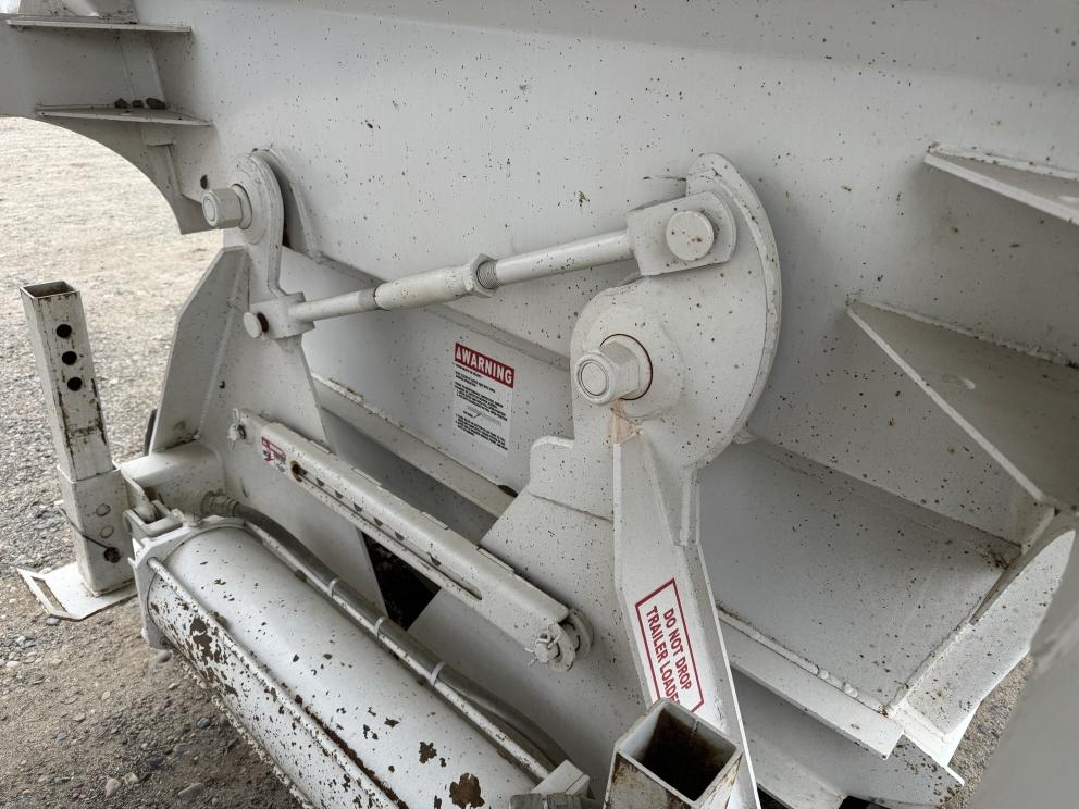 Image for 2020 Frieghtliner Cascadia & 2021 Brazos Semi Bottom