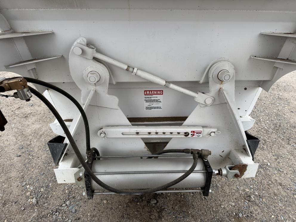 Image for 2020 Frieghtliner Cascadia & 2021 Brazos Semi Bottom