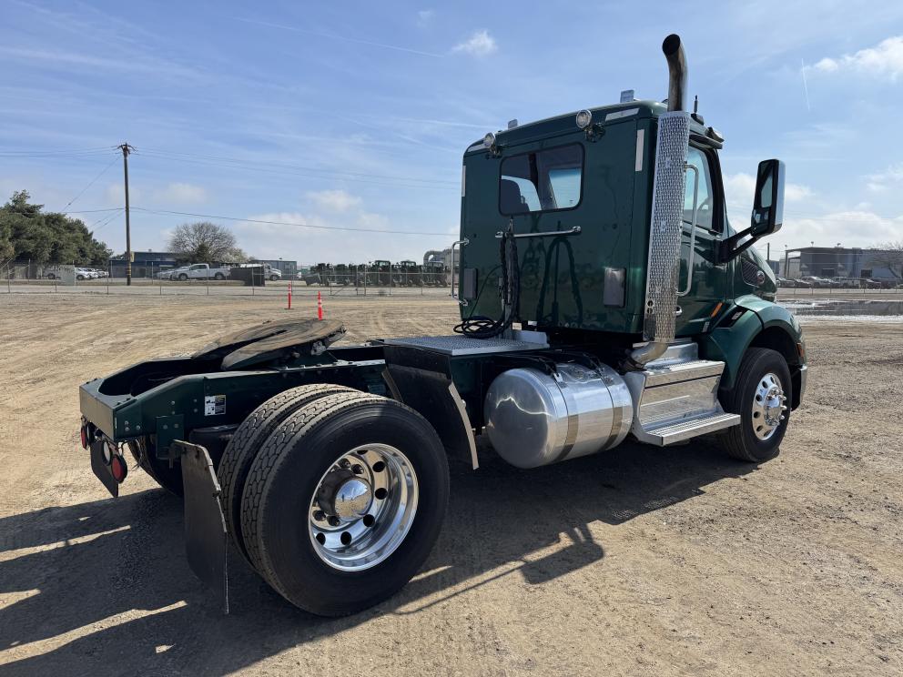 Image for 2017 Peterbilt 579 S/A Truck Tractor