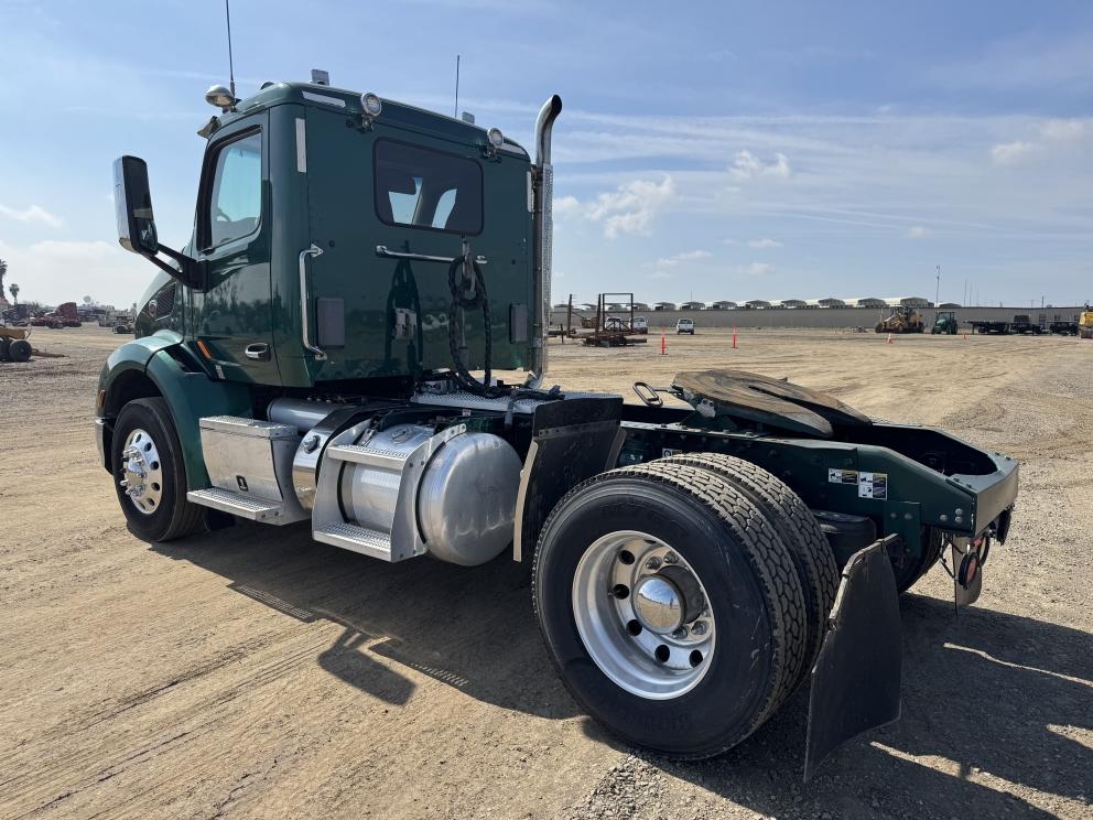Image for 2017 Peterbilt 579 S/A Truck Tractor