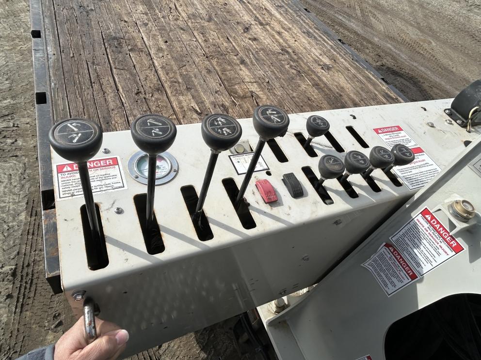 Image for 2021 Peterbilt 348 T/A w/ National 571E2 18Ton